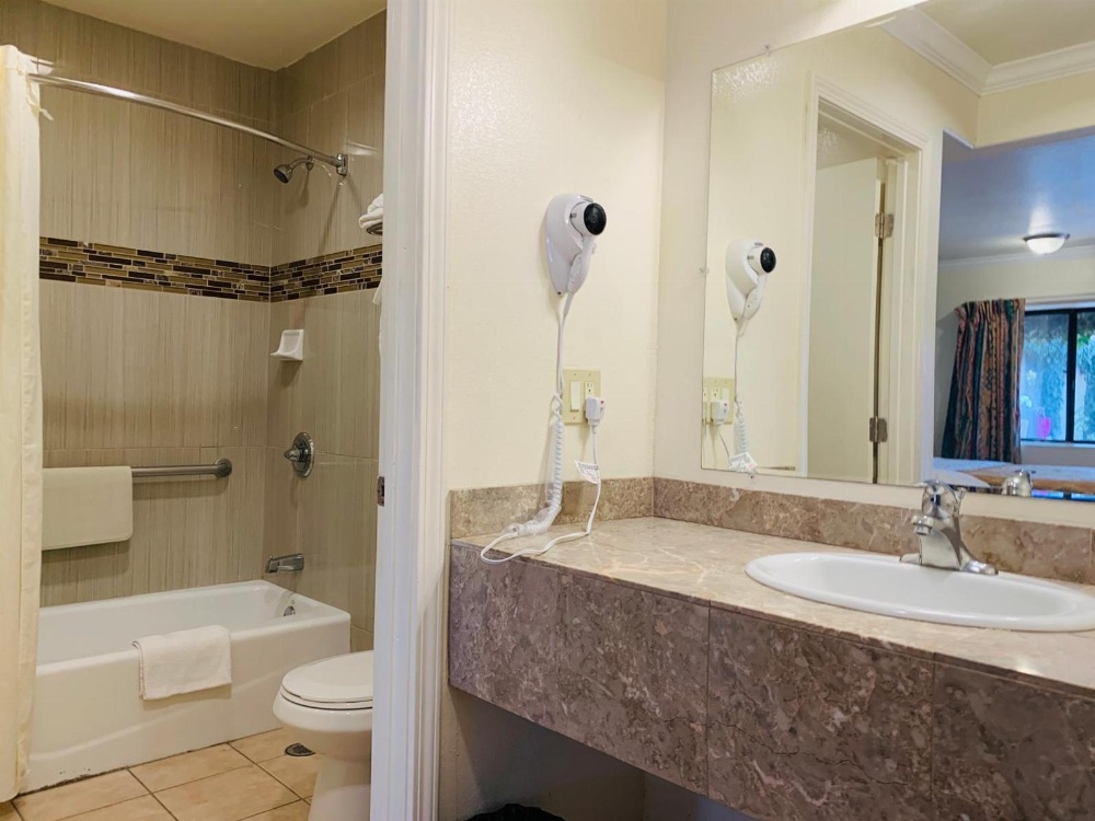 Monterey Oceanside Inn Main image