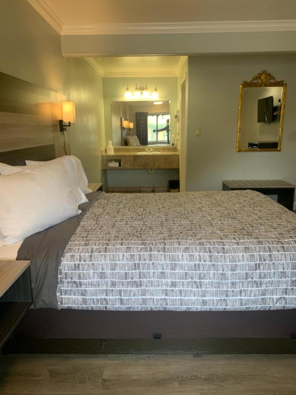 Monterey Oceanside Inn image 13