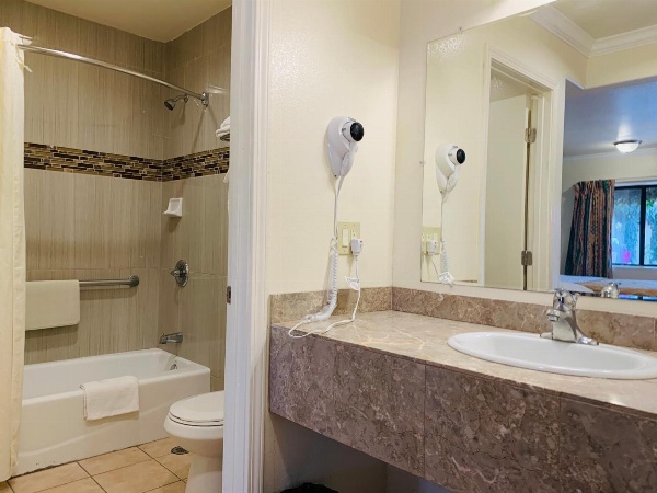 Monterey Oceanside Inn Main image